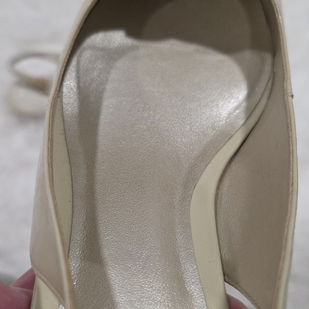 Talbots Patent Leather Cream Pointed Slingback Heels. Size 8.5 - Picture 7 of 9